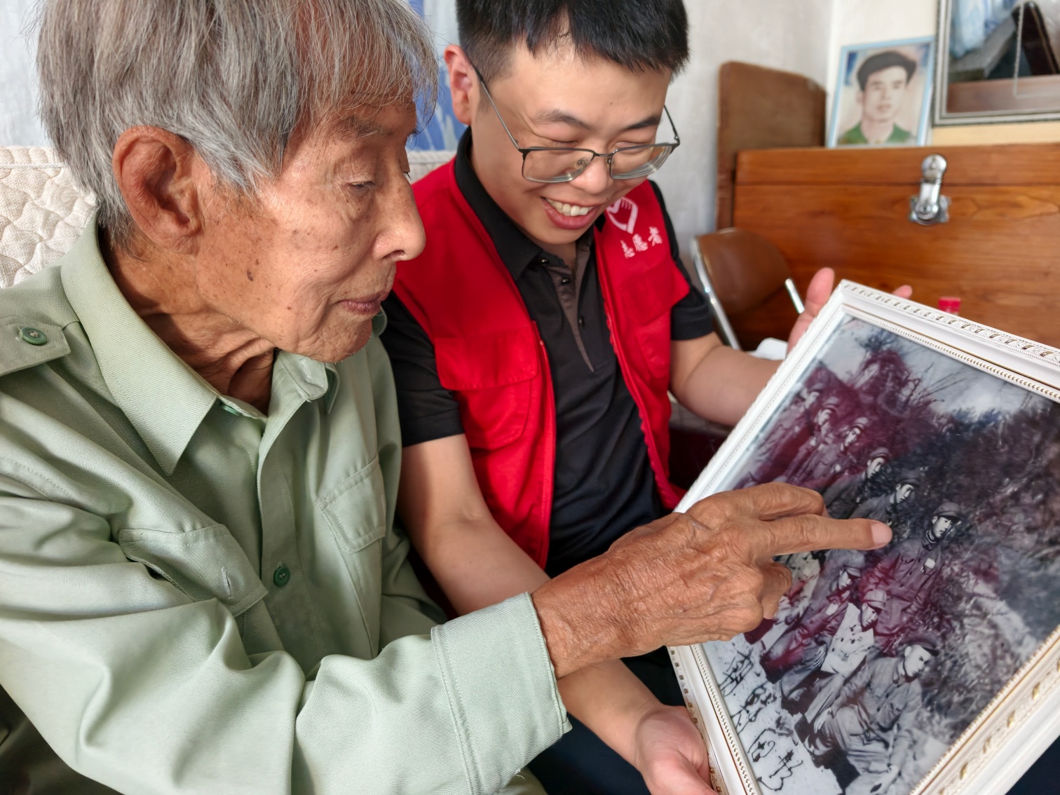 1792375920593077.jpg 草原兰哈达协会关工委“重阳节慰问老兵,兰哈达暖老兵”活动照片1_副本.jpg