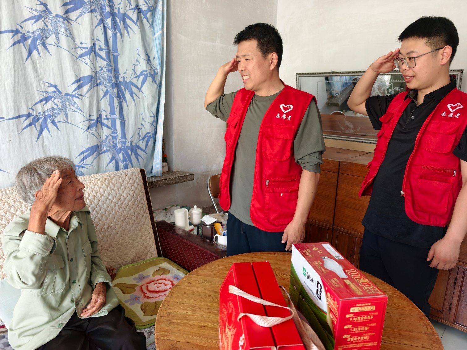 1792375943957245.jpg 草原兰哈达协会关工委“重阳节慰问老兵,兰哈达暖老兵”活动照片2_副本.jpg