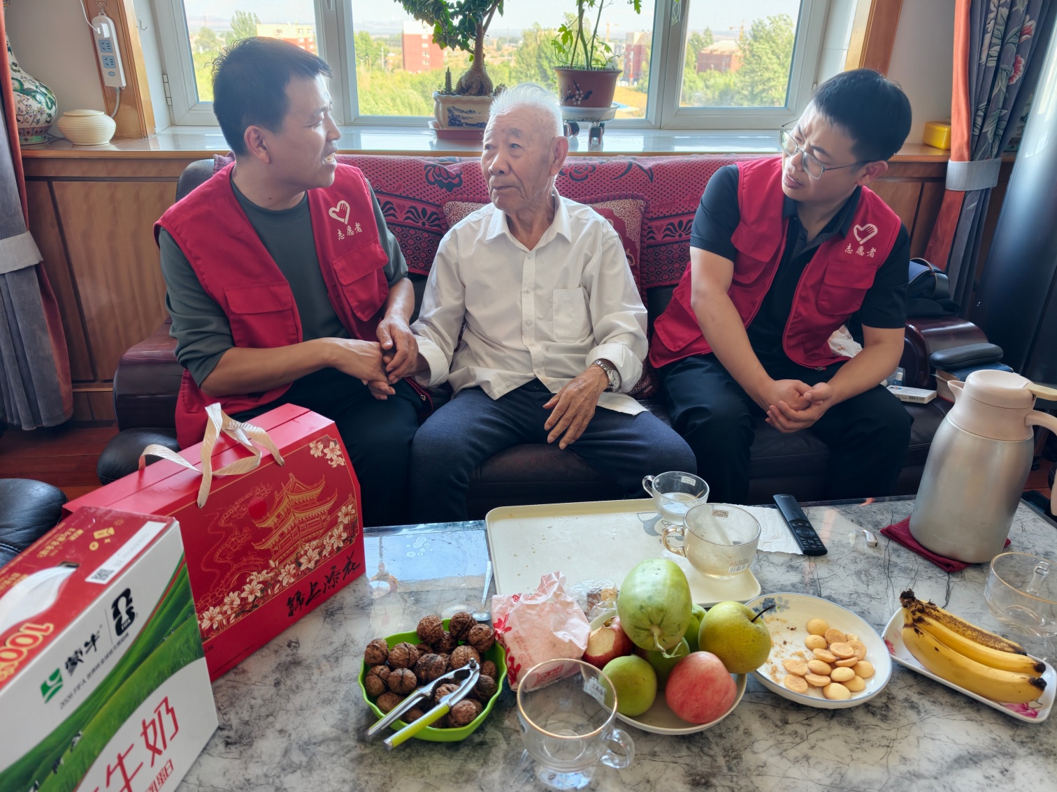 1792375979186591.jpg 草原兰哈达协会关工委“重阳节慰问老兵,兰哈达暖老兵”活动照片3_副本.jpg