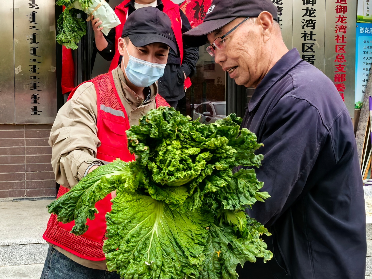 1792458303310878.jpg 西城街道御龙湾社区关工委“岁岁重阳暖桑榆,束束百财敬长者”重阳节活动照片2_副本.jpg