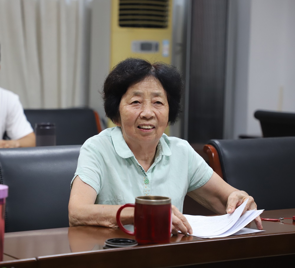 市关工委驻会常务副主任王俊英宣读《关于韦慰举同志兼任柳州市关工委常务副主任的通知》2.jpg